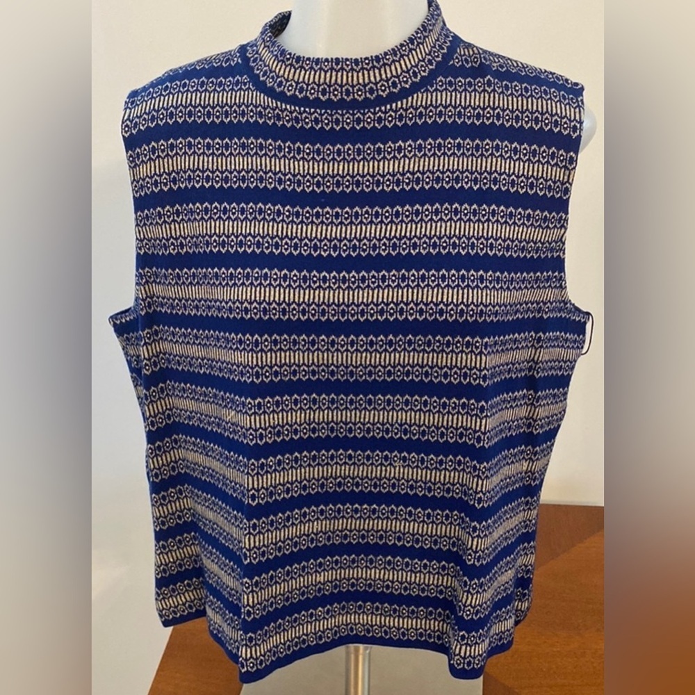 St. John Blue and Gold Detailed Pattern Mock Neck Shell